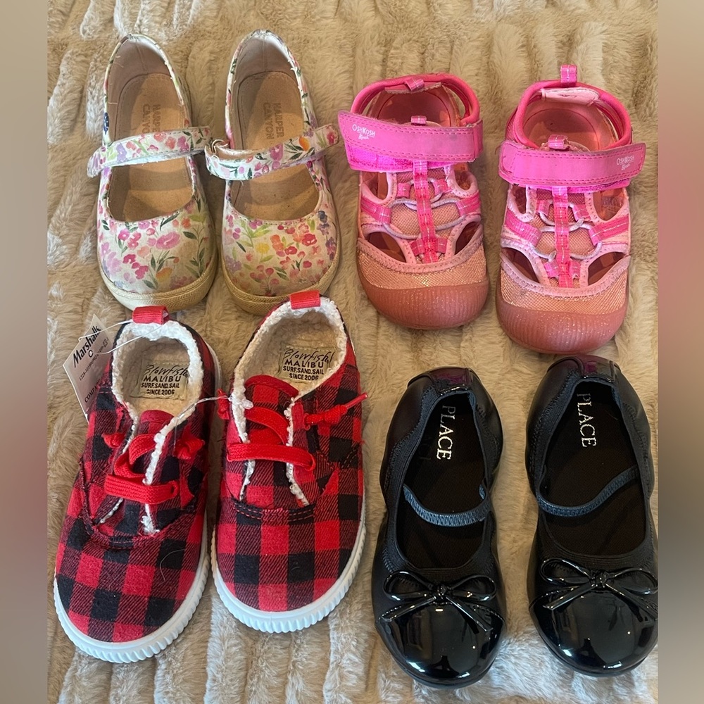 Bundle of 4 pairs of toddler girls shoes